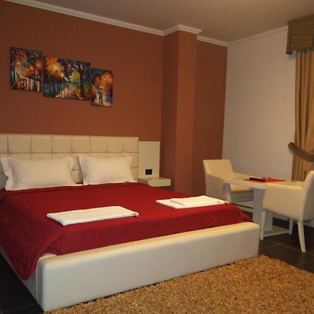 Hotel Mustang Vasqarr Екстериор снимка