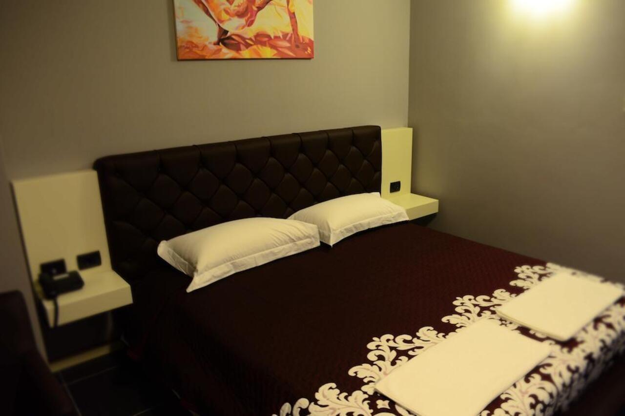 Hotel Mustang Vasqarr Екстериор снимка