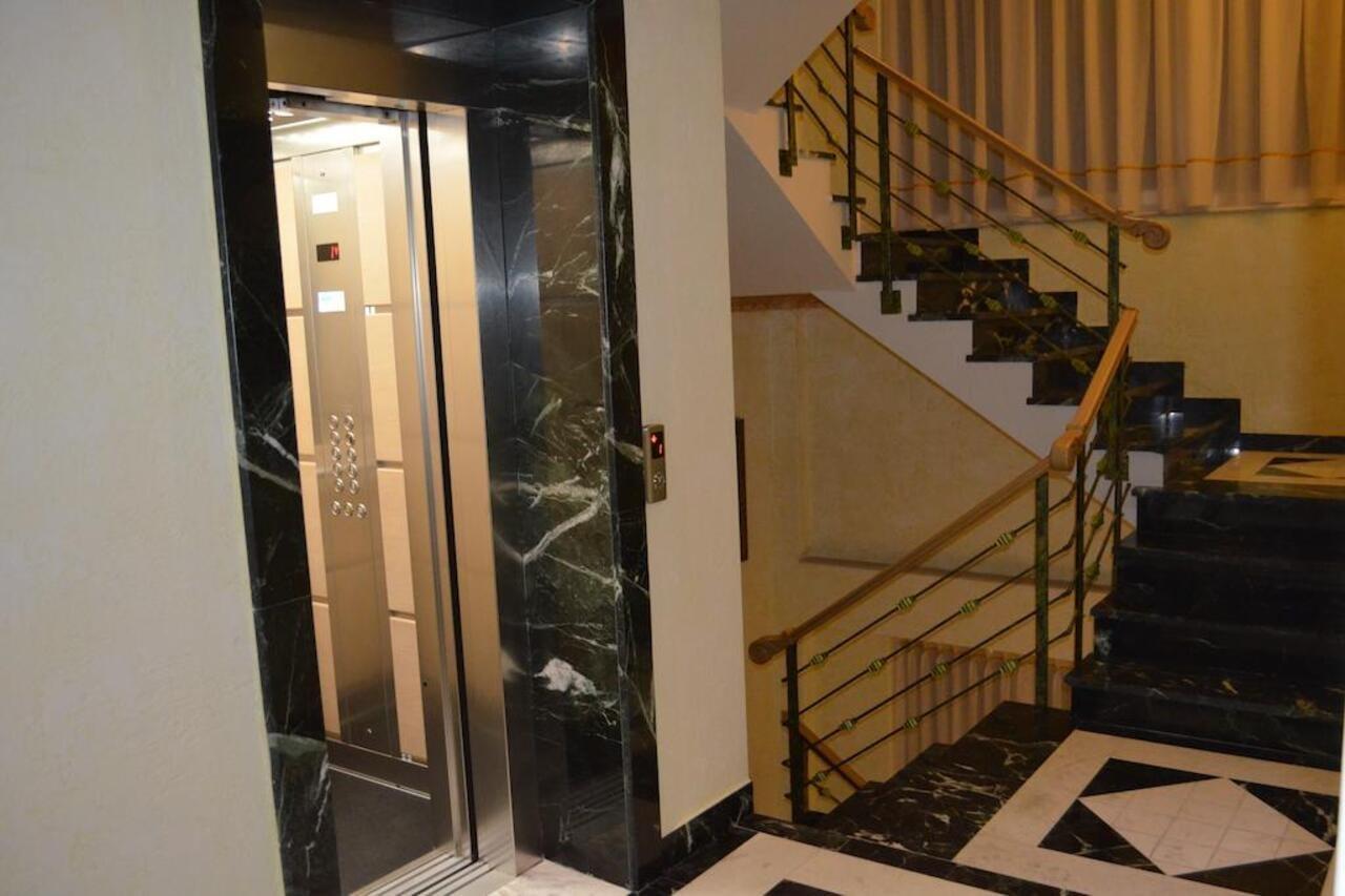 Hotel Mustang Vasqarr Екстериор снимка