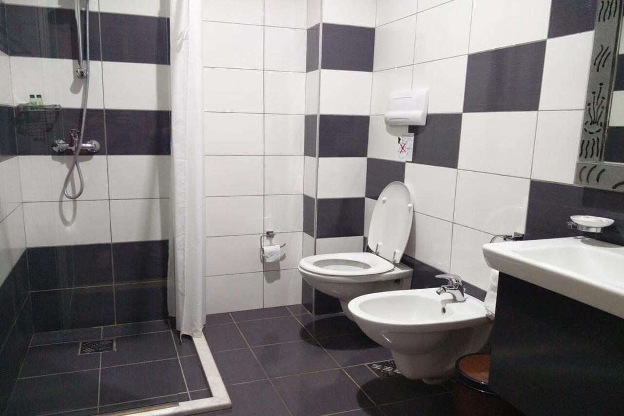 Hotel Mustang Vasqarr Екстериор снимка