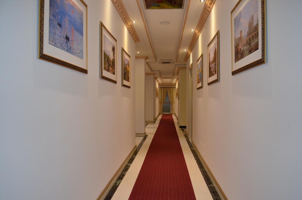 Hotel Mustang Vasqarr Екстериор снимка