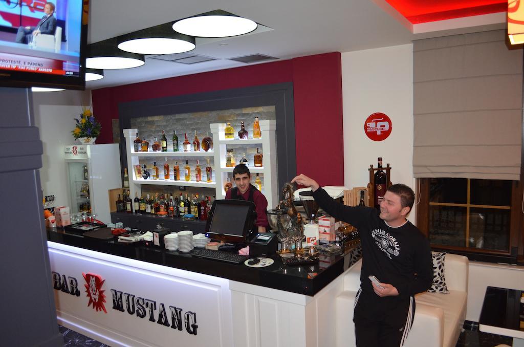 Hotel Mustang Vasqarr Екстериор снимка