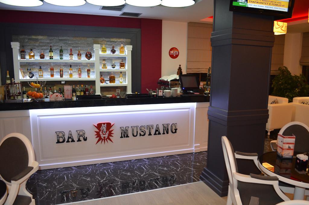 Hotel Mustang Vasqarr Екстериор снимка