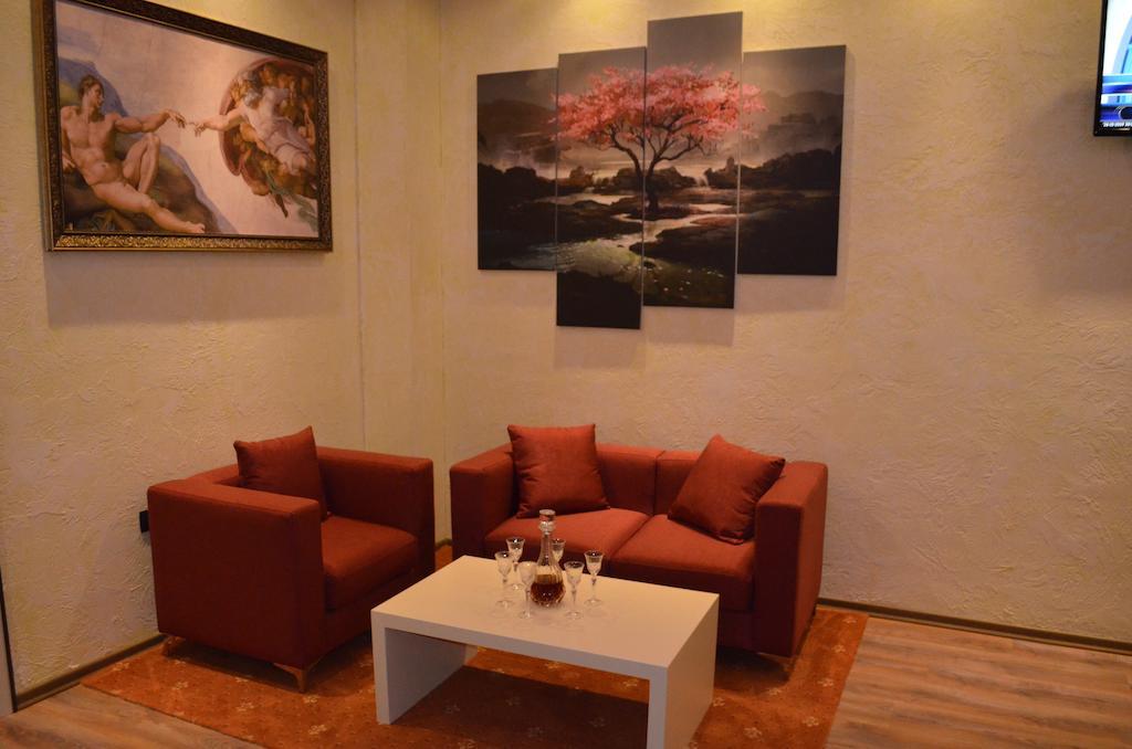Hotel Mustang Vasqarr Екстериор снимка