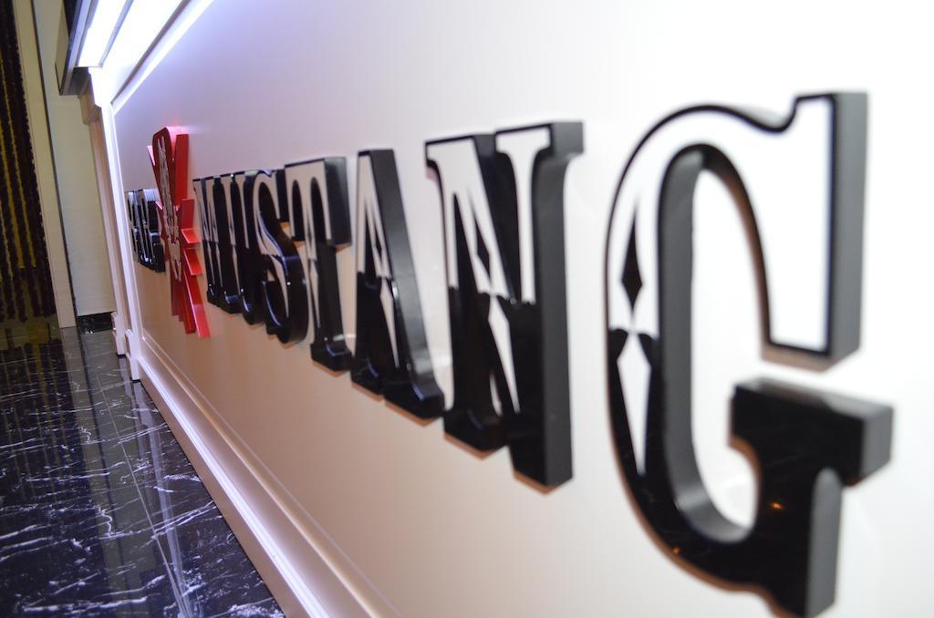 Hotel Mustang Vasqarr Екстериор снимка