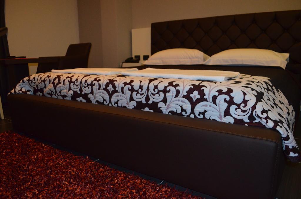 Hotel Mustang Vasqarr Екстериор снимка