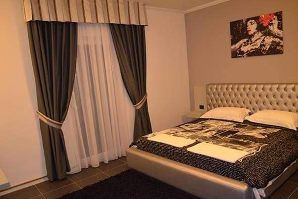 Hotel Mustang Vasqarr Екстериор снимка