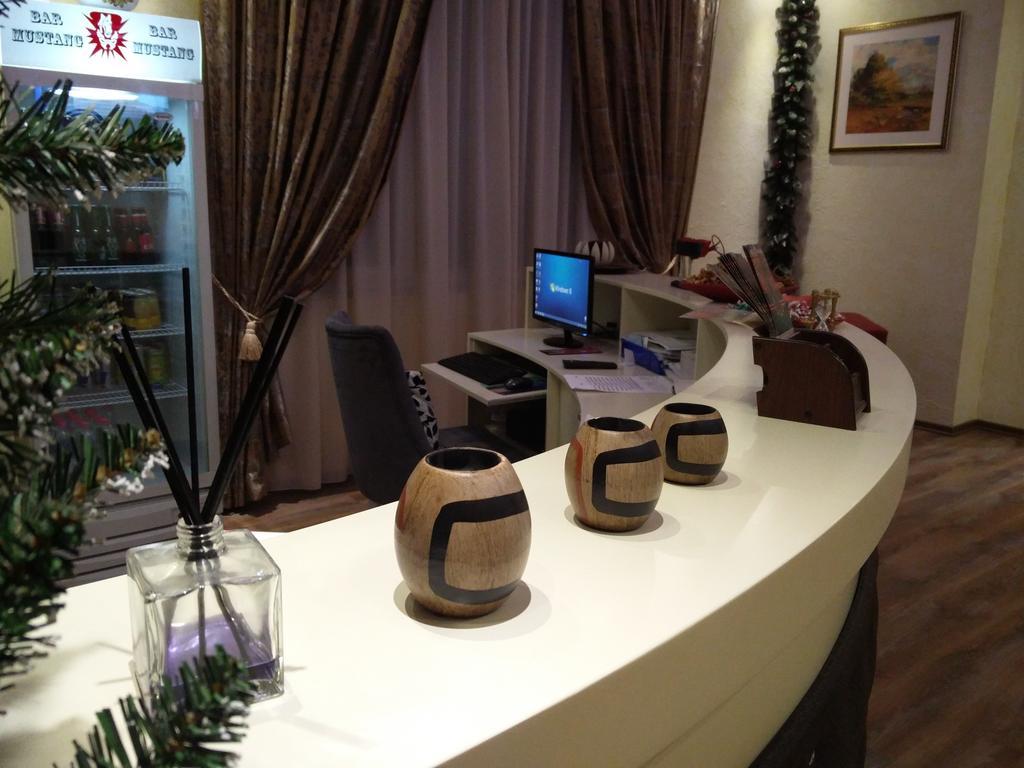 Hotel Mustang Vasqarr Екстериор снимка