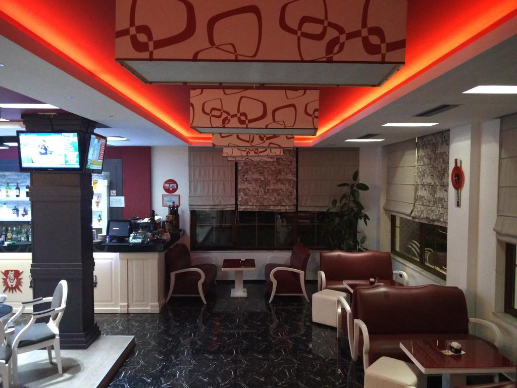 Hotel Mustang Vasqarr Екстериор снимка