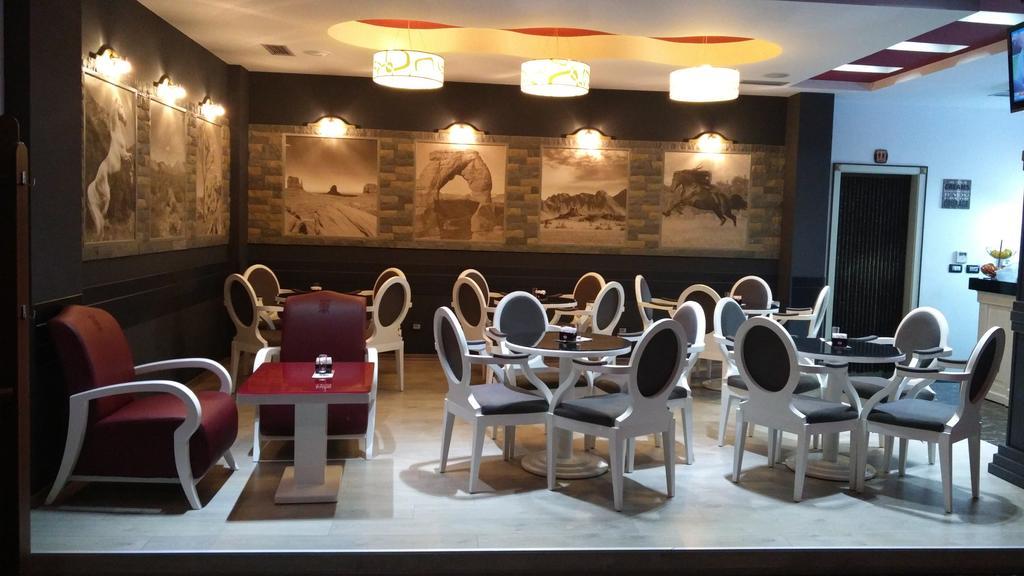 Hotel Mustang Vasqarr Екстериор снимка