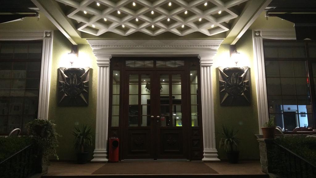 Hotel Mustang Vasqarr Екстериор снимка