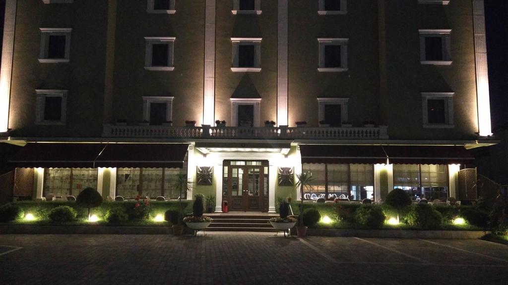 Hotel Mustang Vasqarr Екстериор снимка