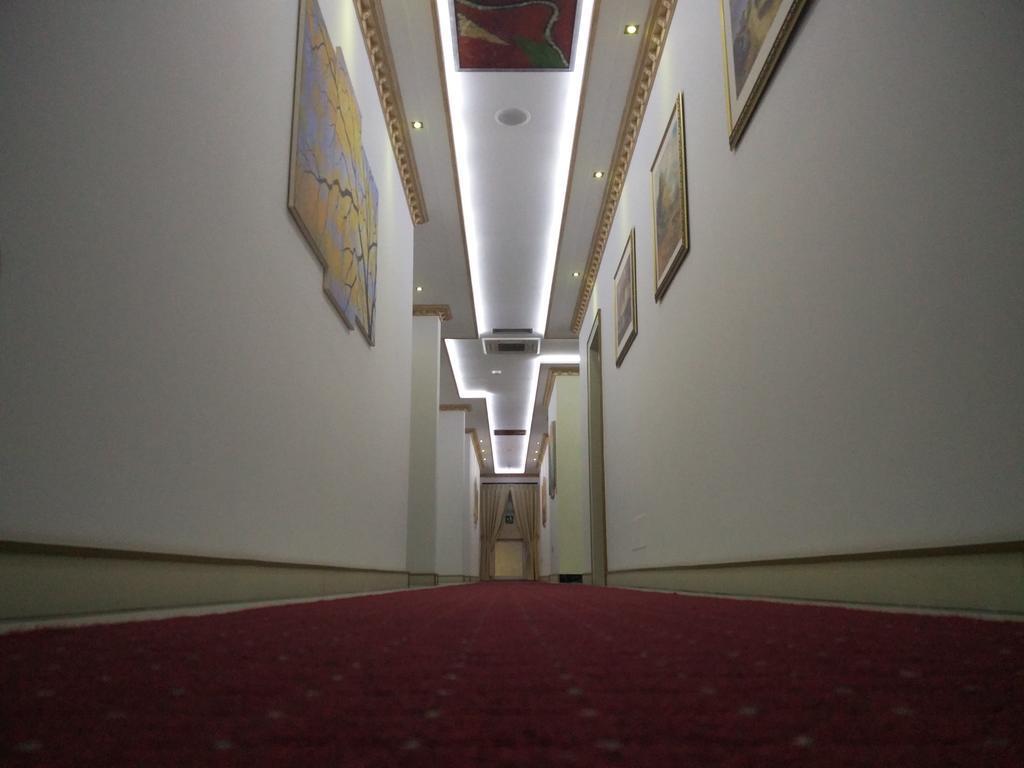 Hotel Mustang Vasqarr Екстериор снимка
