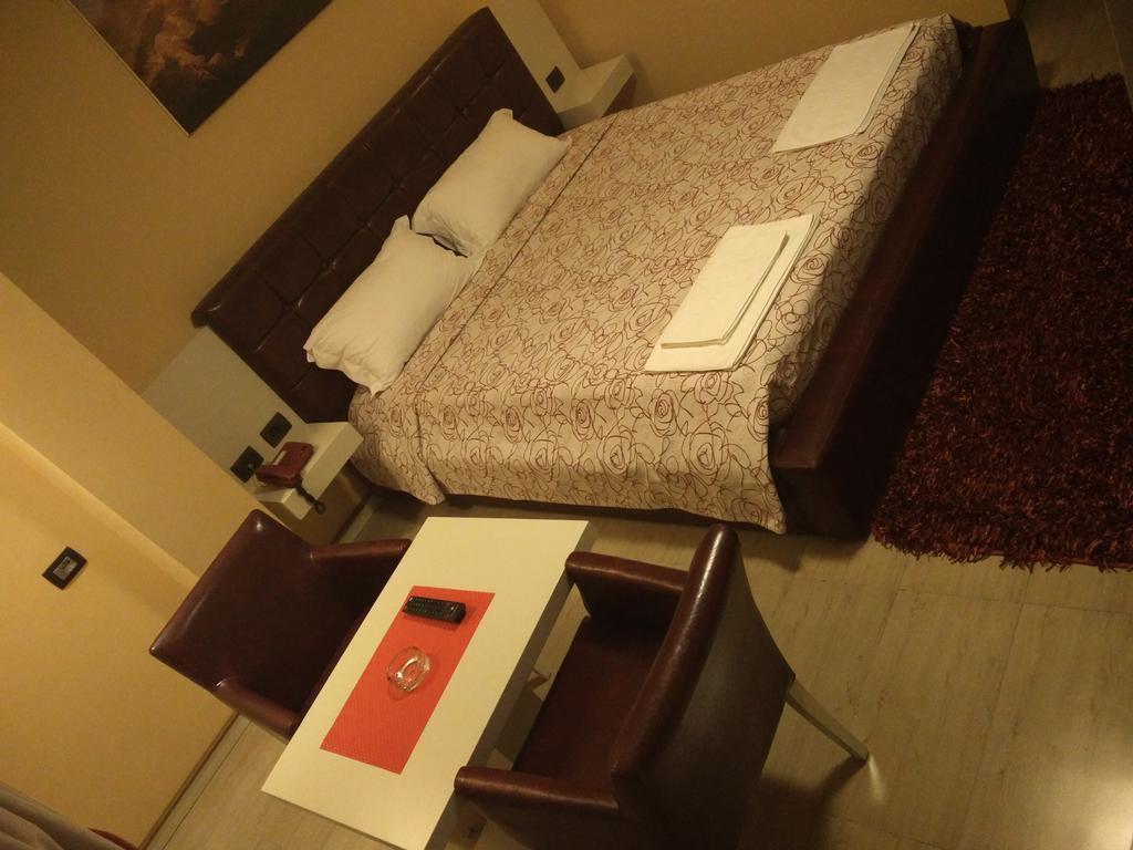 Hotel Mustang Vasqarr Екстериор снимка