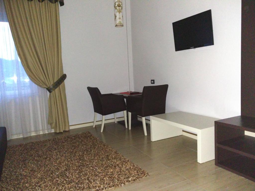 Hotel Mustang Vasqarr Екстериор снимка