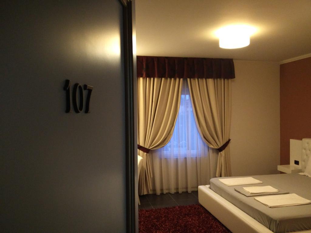 Hotel Mustang Vasqarr Екстериор снимка