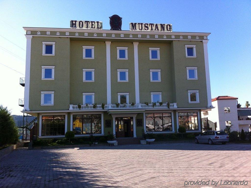Hotel Mustang Vasqarr Екстериор снимка