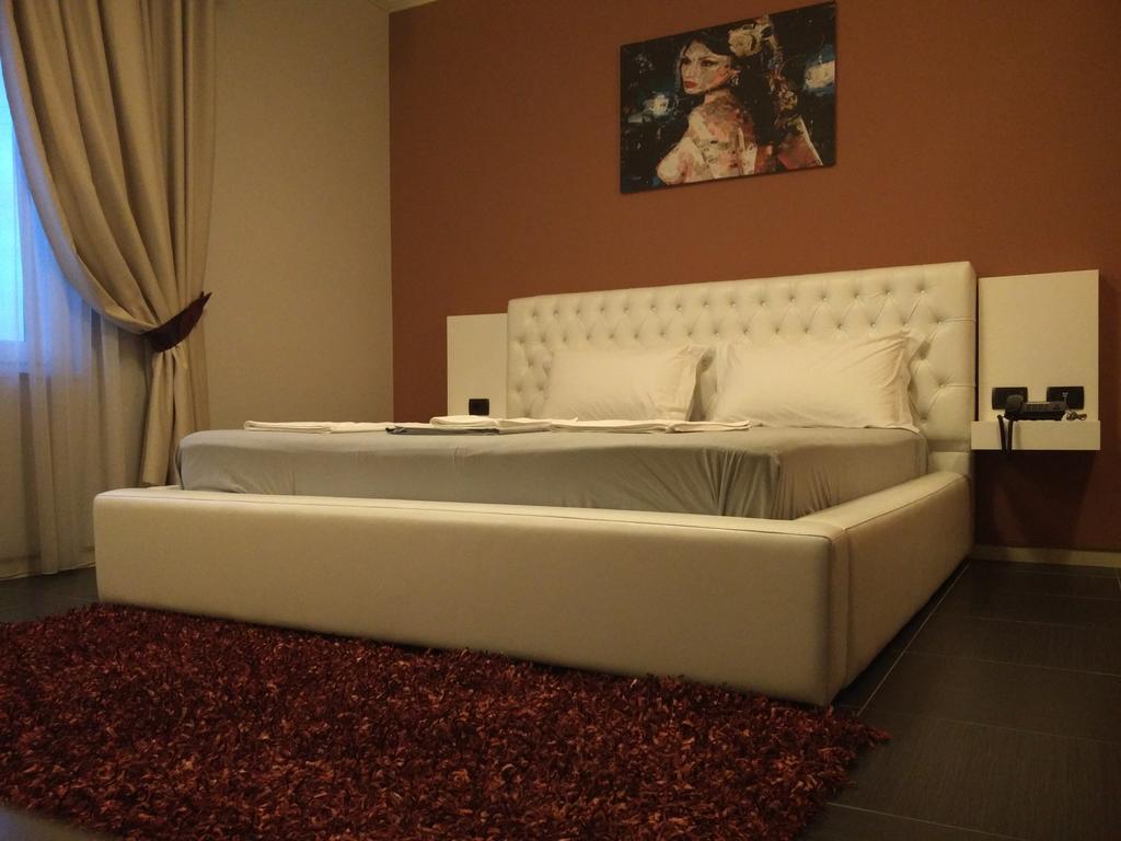 Hotel Mustang Vasqarr Екстериор снимка