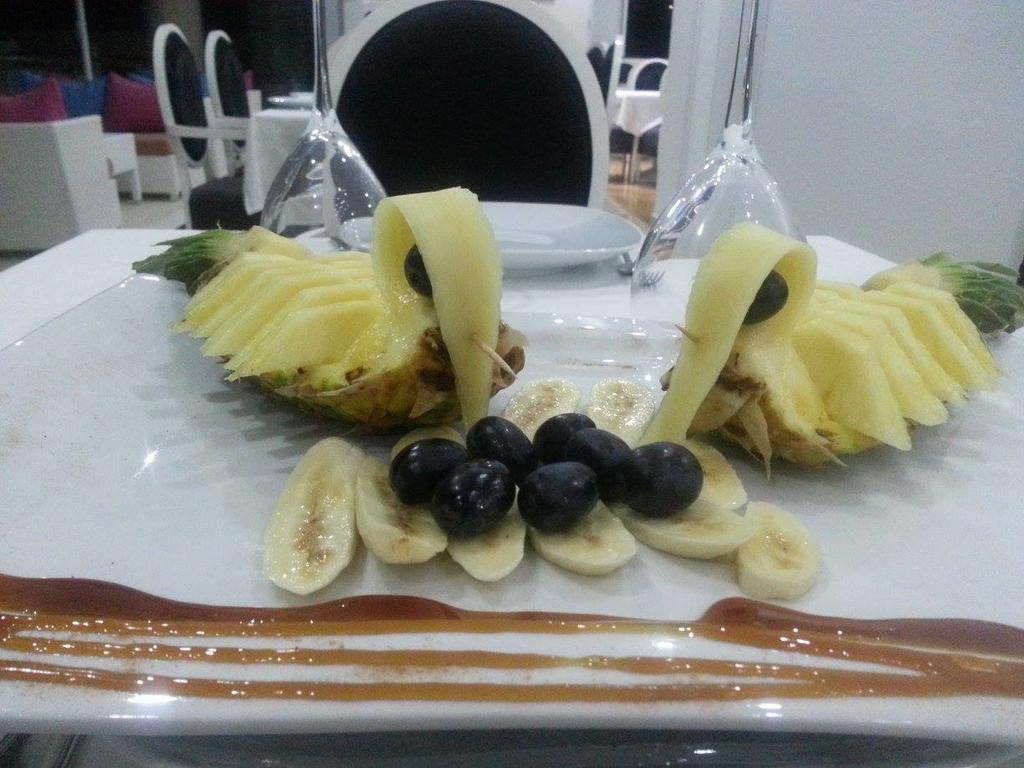 Hotel Mustang Vasqarr Екстериор снимка