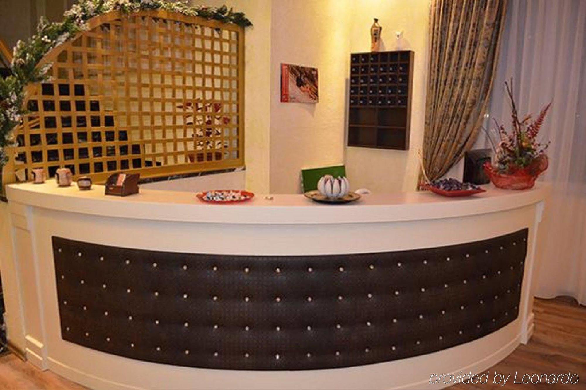 Hotel Mustang Vasqarr Екстериор снимка