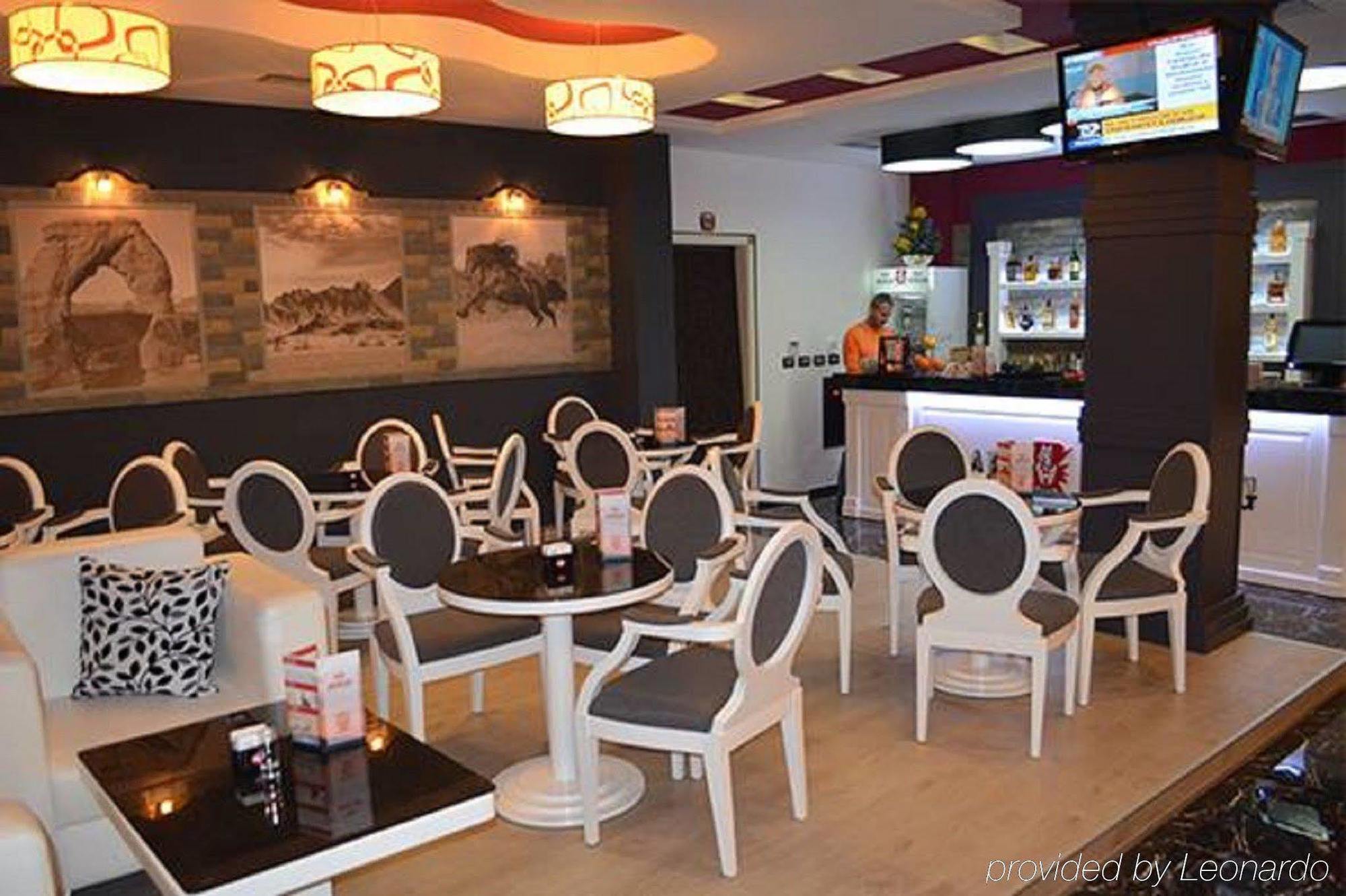 Hotel Mustang Vasqarr Екстериор снимка