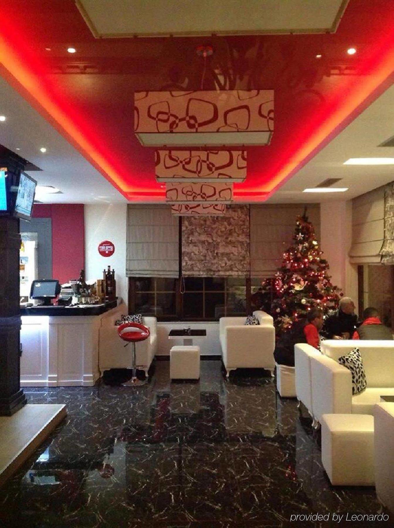 Hotel Mustang Vasqarr Екстериор снимка