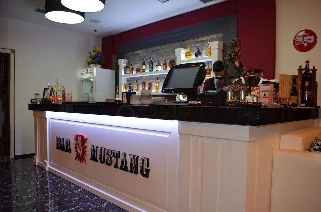 Hotel Mustang Vasqarr Ресторант снимка